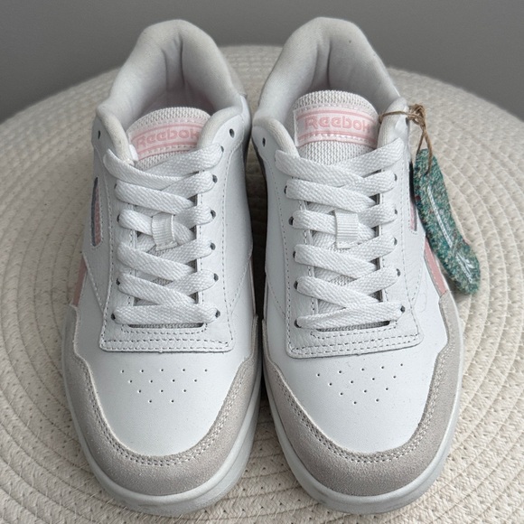 Reebok Shoes - Reebok Women's White and Light Pink Sneakers size 7